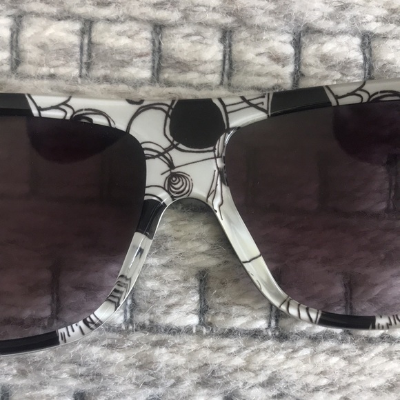 Marc Jacobs Sunglasses - Picture 6 of 8